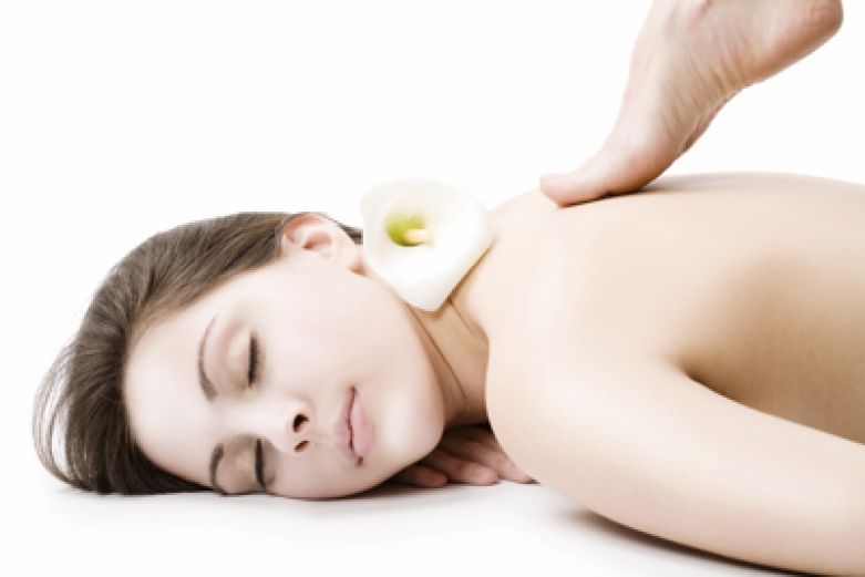 Cách massage lưng kích thích làn da