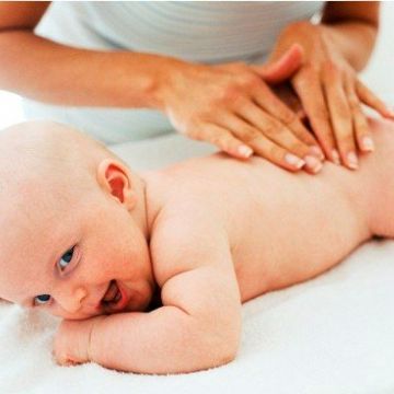 Bất ngờ với 10 lợi ích tuyệt vời khi massage cho bé