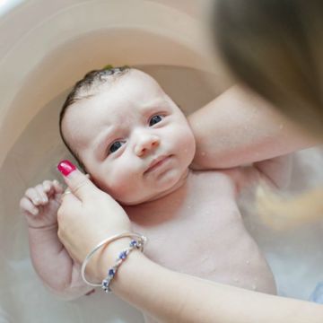 Hướng dẫn cách tắm cho trẻ sơ sinh bài bản, khoa học tránh nhiễm trùng hiệu quả