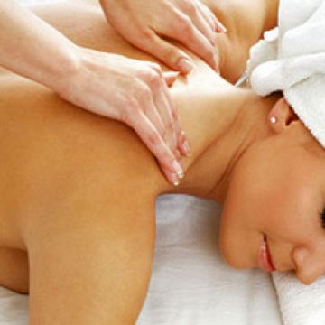 Dạy Massage Thụy Điển: Cách Sử Dụng Tinh Dầu Trong Massage Thụy Điển