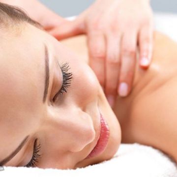 Dạy Massage Thụy Điển: Kỹ Thuật Xoa Bóp Cổ