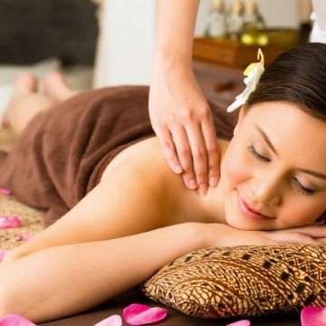 Dạy Massage Thụy Điển: Kỹ Thuật Xoa Bóp Vai